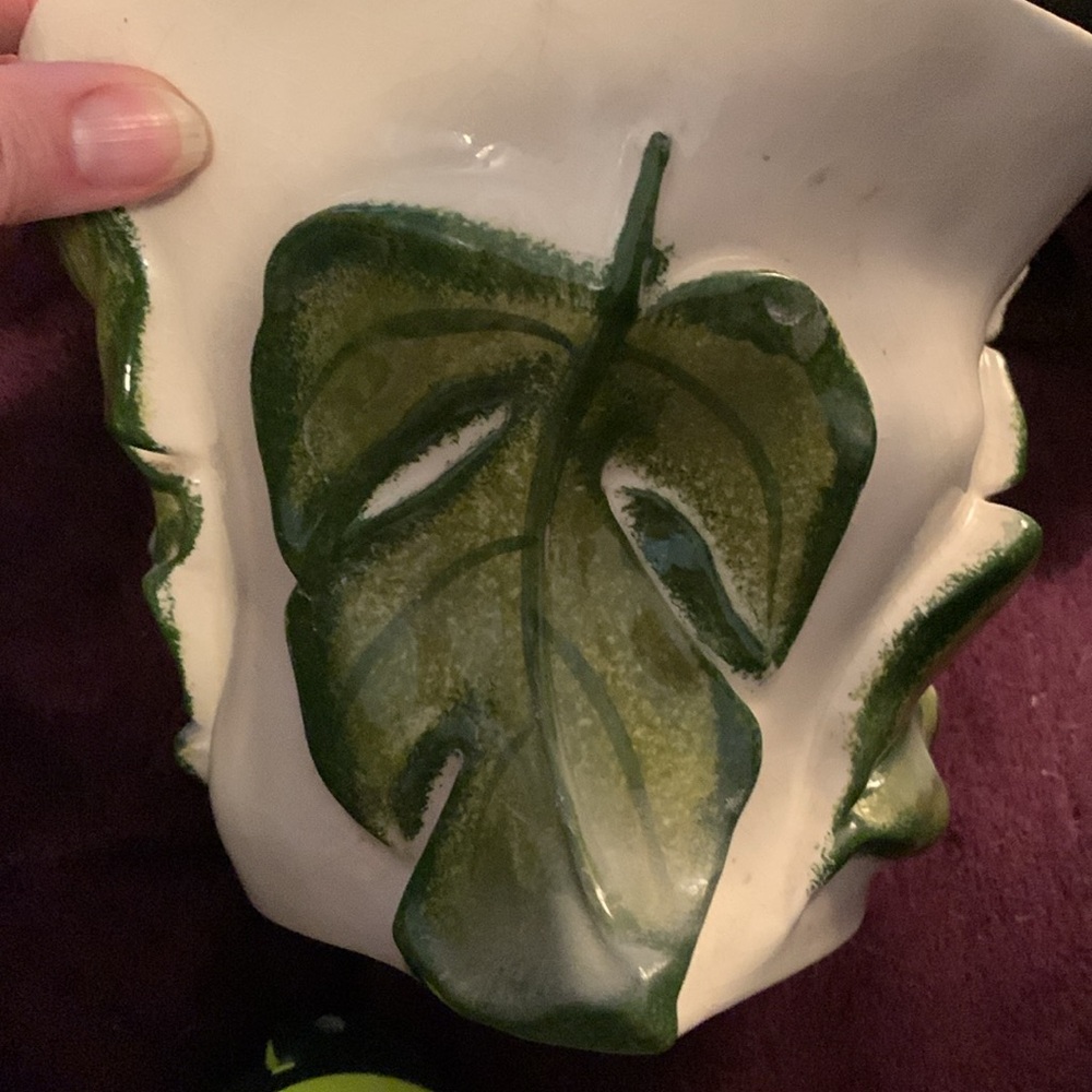 Vintage 70’s green palm leaf 3D 6” deep planter or vase in good condition - Picture 5 of 6